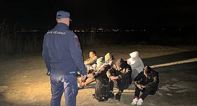 İzmir'de 30 düzensiz göçmen yakalandı