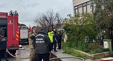 İzmir'de çıkan ev yangınında bir kişi hayatını kaybetti