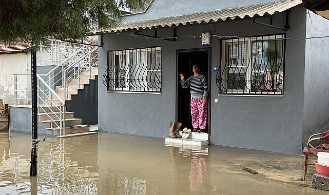 İzmir'de dere taştı, vatandaşlar çaresiz kaldı: "Televizyonda izlerdik, başımıza geldi"