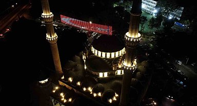 İzmir'de Ramazan ayının ilk teravih namazı kılındı