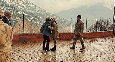 Jandarmadan minik yüreklere anlamlı ziyaret