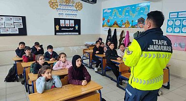 Jandarmadan öğrenci ve öğretmenlere trafik eğitimi