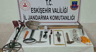 Kaçak kazı yapan 3 şüpheli suçüstü yakalandı