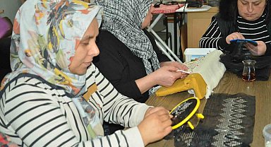 Kadınlar bu kurslarda hem sosyalleşiyor hem öğreniyor