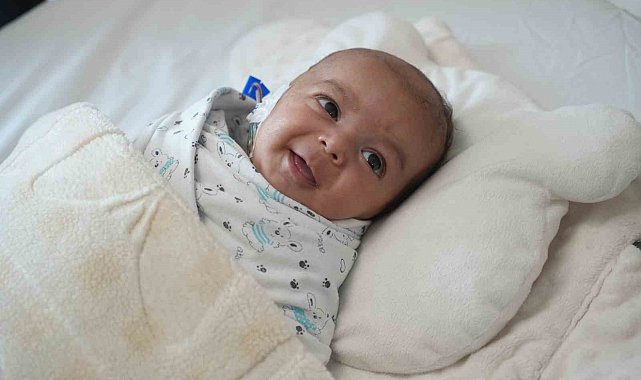 Kafasındaki nadir tümör alındı, hayata tekrar gülümsedi