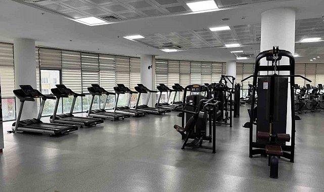 Kağıthane'de yetişkinlere yönelik yüzme ve fitness kurslarında yeni dönem başladı