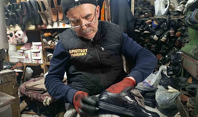 Kahramanmaraş'ta 38 yıllık usta eski ayakkabılara yeniden hayat veriyor