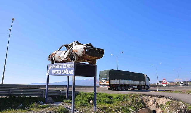 Kahramanmaraş'ta kaza yapmış araçlarla trafik farkındalığı oluşturuluyor