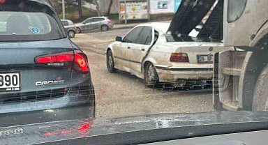 Kamyondaki demirler önündeki araca ok gibi saplandı, facia ucuz atlatıldı