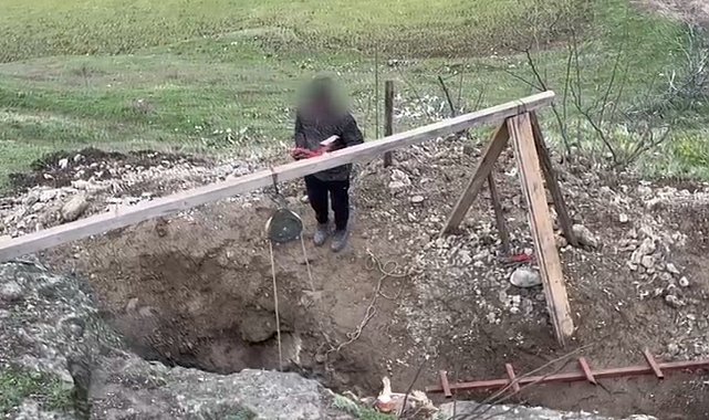 Kanalizasyon bahanesiyle 6 metrelik define çukuru kazarken yakalandılar