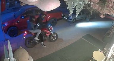 Kapıya 100 TL bırakıp 5 bin TL'lik pelüş ayıyı çaldılar