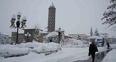 Kar durdu soğuklar geldi