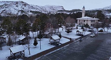 Kar Sivas'ı terk edemedi, şehir yeniden beyaza büründü