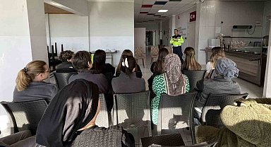 Karabiga Özel Engelli Yaşam Merkezinde çalışan kadınlara jandarma ekiplerinden çeşitli bilgilendirmeler