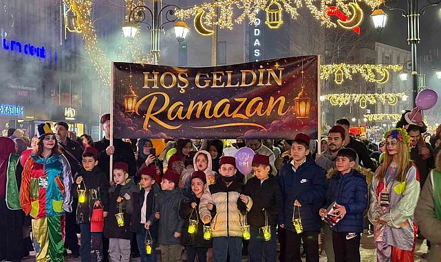 Karabük'te Ramazan coşkusu sokaklara taştı: Fener alayı ve Ramazan sokağına yoğun ilgi