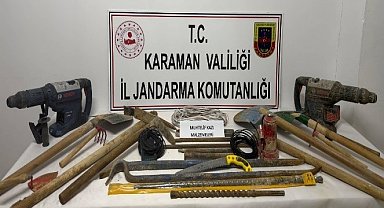 Karaman'da jandarma uyuşturucu ve kazı malzemeleri ele geçirdi