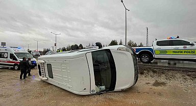 Karaman'da okul servisi şarampole devrildi