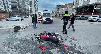 Karaman'da otomobille motosikletin karıştığı kaza ucuz atlatıldı