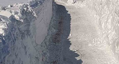 Karlıova'da 2 metreyi aşan karla mücadele