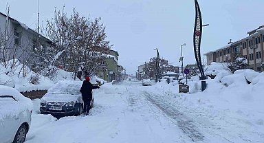 Karlıova'da kar ve tipi hayatı olumsuz etkiledi