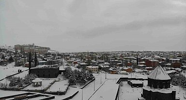 Kars beyaza hapsoldu: Yarım asırlık kar rekoru kırıldı