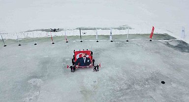 Kars Çıldır Gölü'nde buz üstünde muhteşem şölen