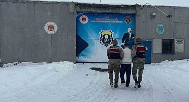 Kars'ta aranan 2 kişi jandarma ekiplerince yakalandı