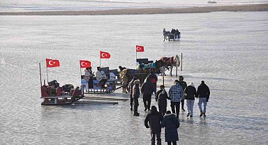 Kars'ta Çıldır Gölü Buz Şenliği heyecanı