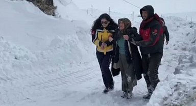 Kars'ta hasta kadın için ekipler seferber oldu