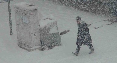 Kars'ta kar ve tipi geçit vermiyor: 52 köy yolu ulaşıma kapandı