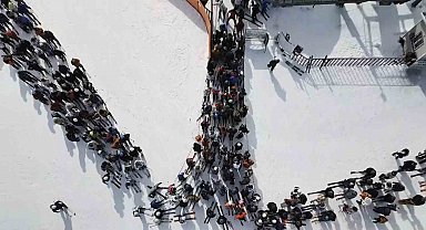 Kars'ta kayağını kapan Sarıkamış'a koştu