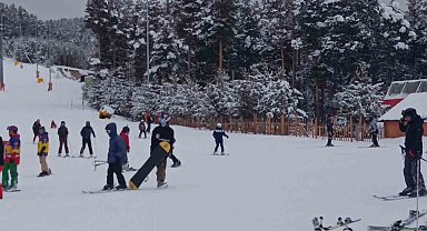 Kars'ta kayak heyecanı sürüyor