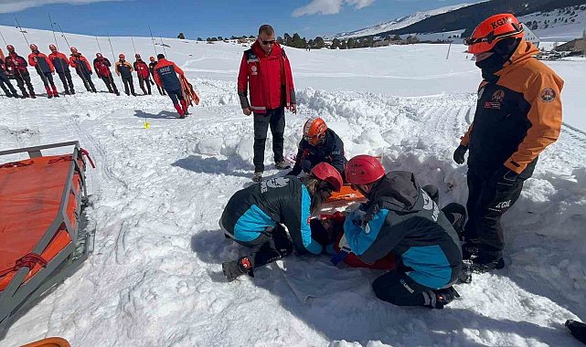 Kars'ta nefes kesen çığ tatbikatı: Ekipler zamanla yarıştı