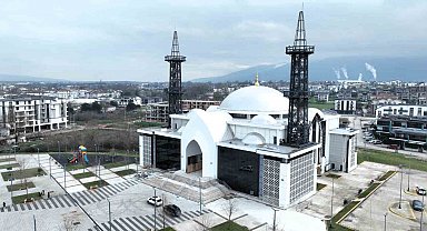 Kartepe Kent Meydanı Cami, ilk teravihle ibadete açılıyor