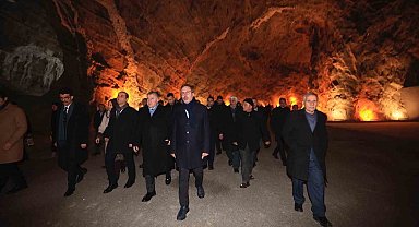 Kasapoğlu'ndan Tuzluca Tuz Mağaraları'na övgü: "Mutlaka gidin görün"