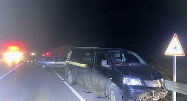 Kastamonu'da minibüs ile otomobil çarpıştı: 4 yaralı