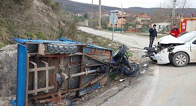 Kastamonu'da otomobil ile "pat pat" çarpıştı: 3 yaralı