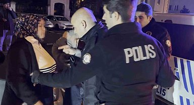 Kavga sonrası gözaltına alınan şahıs "Kapıyı kapatmayın" derken, annesi "Adam öldürmedi, çıkarın benim çocuğumu" dedi