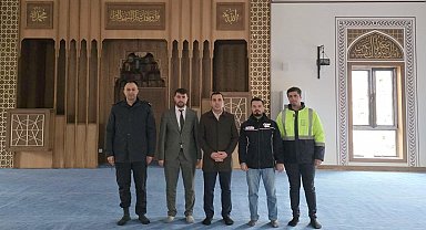 Kaymakam Algın, deprem konutları camisini inceledi