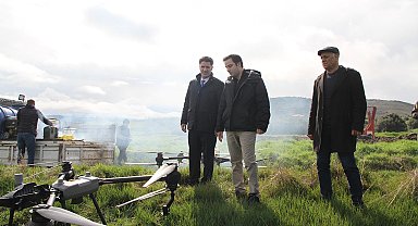 Kaymakam Altuntaş drone ile gübreleme çalışmalarını inceledi