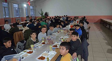 Kaymakam Koşansu öğrencilerle iftar sofrasında buluştu