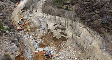 Kayseri-Adana karayolunda selin izleri siliniyor