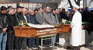 Kazada hayatını kaybeden baba ve oğlu son yolculuklarına uğurlandı