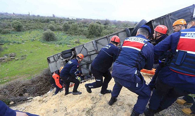 Kazada yaralanan yolcu o anları anlattı: "Önce yan yatıp süründük, sonra bariyer saplandı"