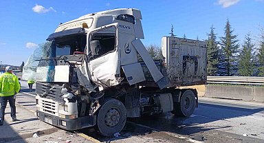 Kazadan kaçarken tırlar çarpıştı, biri makasladı: 1 yaralı