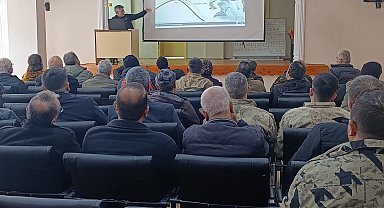 Kemaliye'de muhtarlar çığ tehlikesine karşı bilgilendirildi