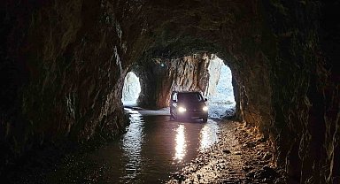 Kemaliye'de Taş Yolu'nda kar suları tünelleri bastı