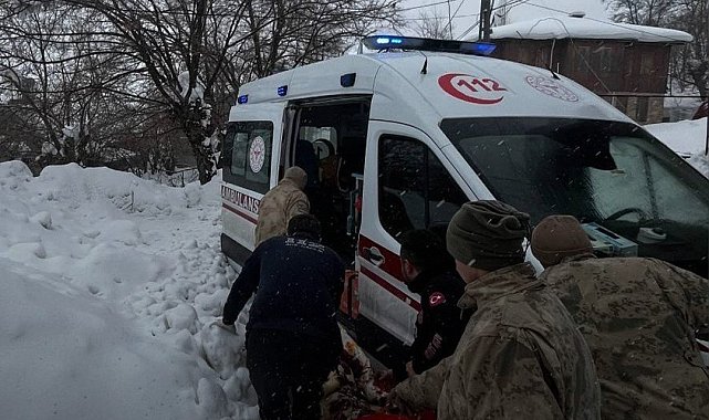 Kemaliye'de toprak kayması: 1 işçi hayatını kaybetti