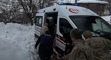 Kemaliye'de toprak kayması: 1 işçi hayatını kaybetti