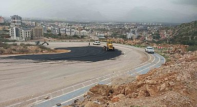 Kepez Belediyesi, yağmurun aşındırdığı yolları yeniledi